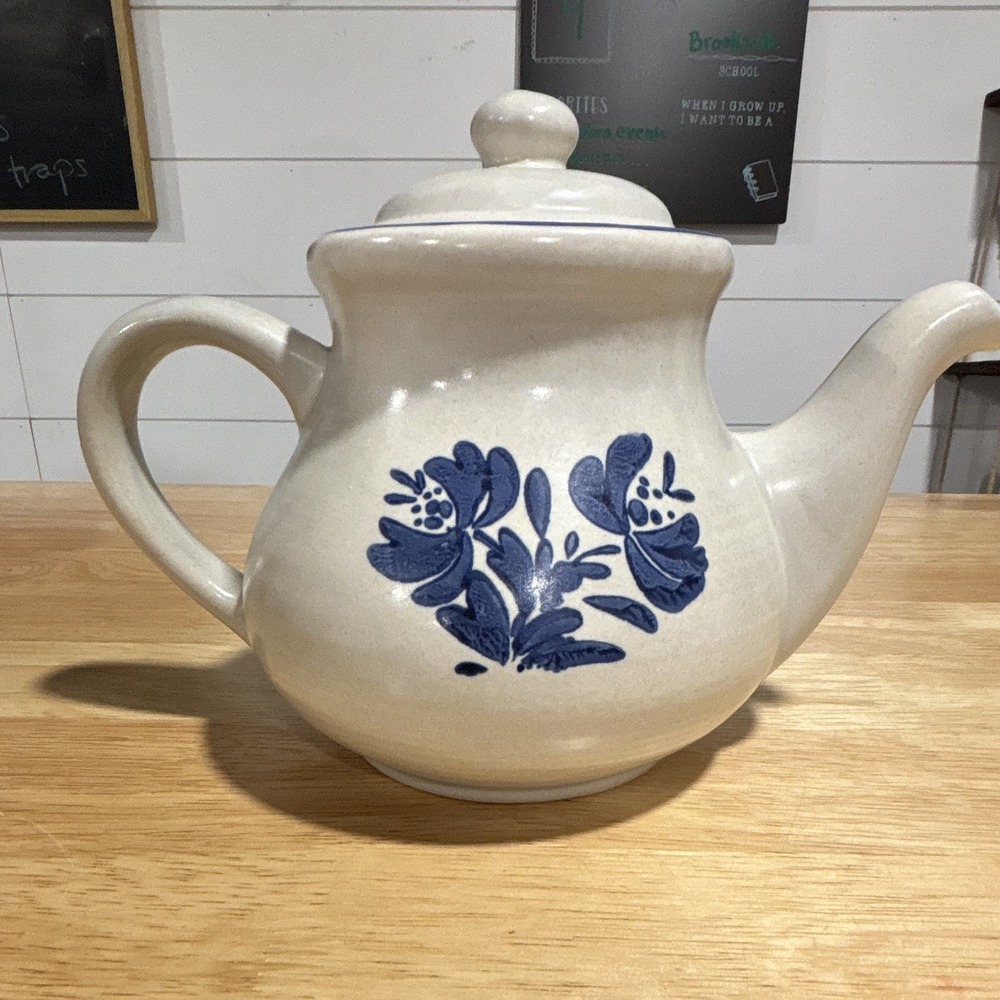 Pfaltzgraff Yorktowne Stoneware Blue Floral Teapot 32 oz w/ Lid